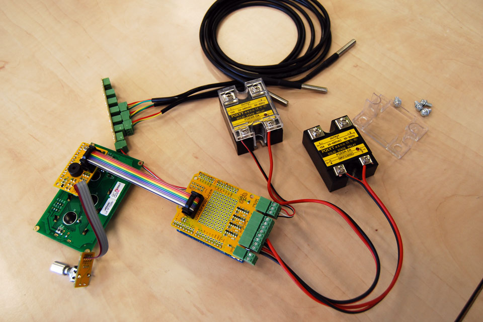 Do the same for your SSR's. The first actuator output has a blue LED, so use that one for cooling. The leftmost 2pin terminal is for a door switch. If you connect it to your fridge door switch (disconnect it from mains!) BrewPi will now when the door is open. It can log that and turn on a light for you.