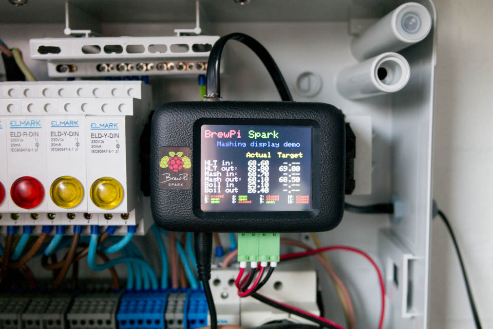 Here is the controller in my HERMS control panel. As you can see, only a single cable comes out at the top. This cable connects to all sensors and ball valves in my setup.